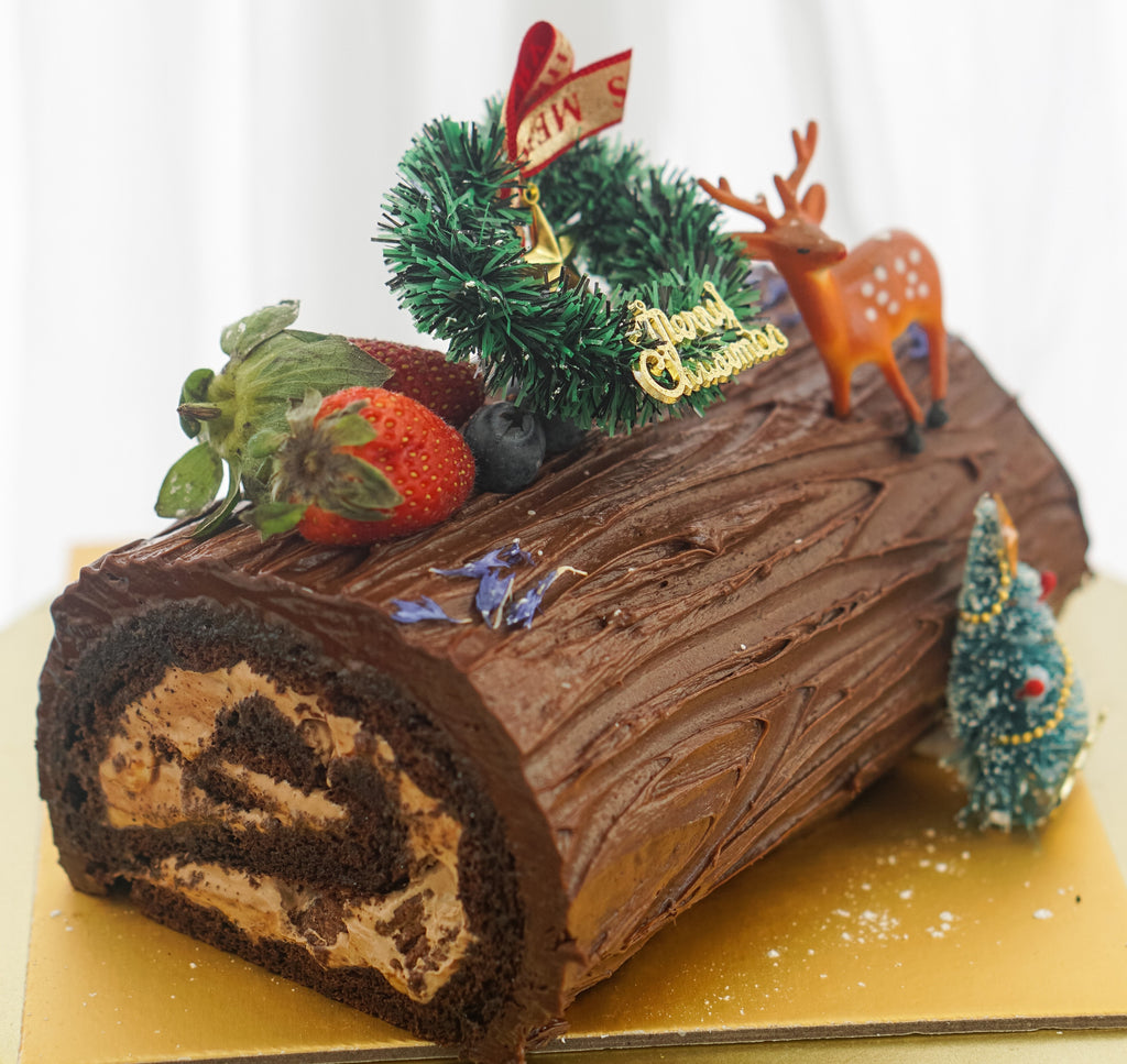 (Christmas 2023) Hazelnut Crunch Log Cake