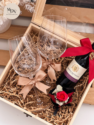Keepsake Pour - Wine Glass with Wine in Wooden Box