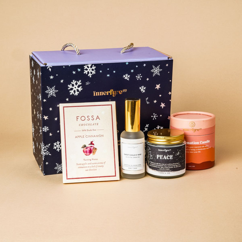 (Christmas 2023) Cosy Little Christmas Gift Box Holiday Candle + Room