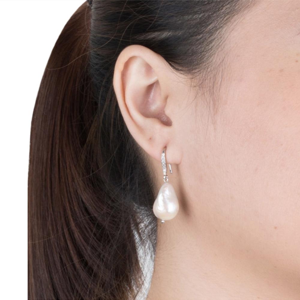 Kelvin Gems Drape Baroque Pearl Earring
